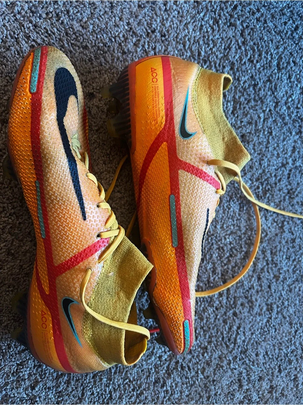 Nike Phantom Soccer Cleats